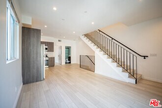 246 N Dillon St in Los Angeles, CA - Building Photo - Building Photo