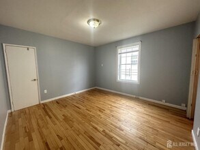 348 Front St in Dunellen, NJ - Building Photo - Building Photo