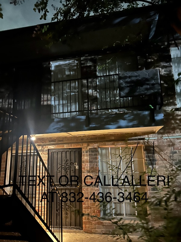 property at 201 W Rosamond St