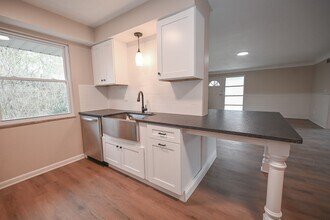 7011 Stadium Dr in Brecksville, OH - Building Photo - Building Photo