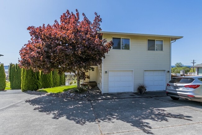 6715 East Side Dr NE in Tacoma, WA - Building Photo - Building Photo