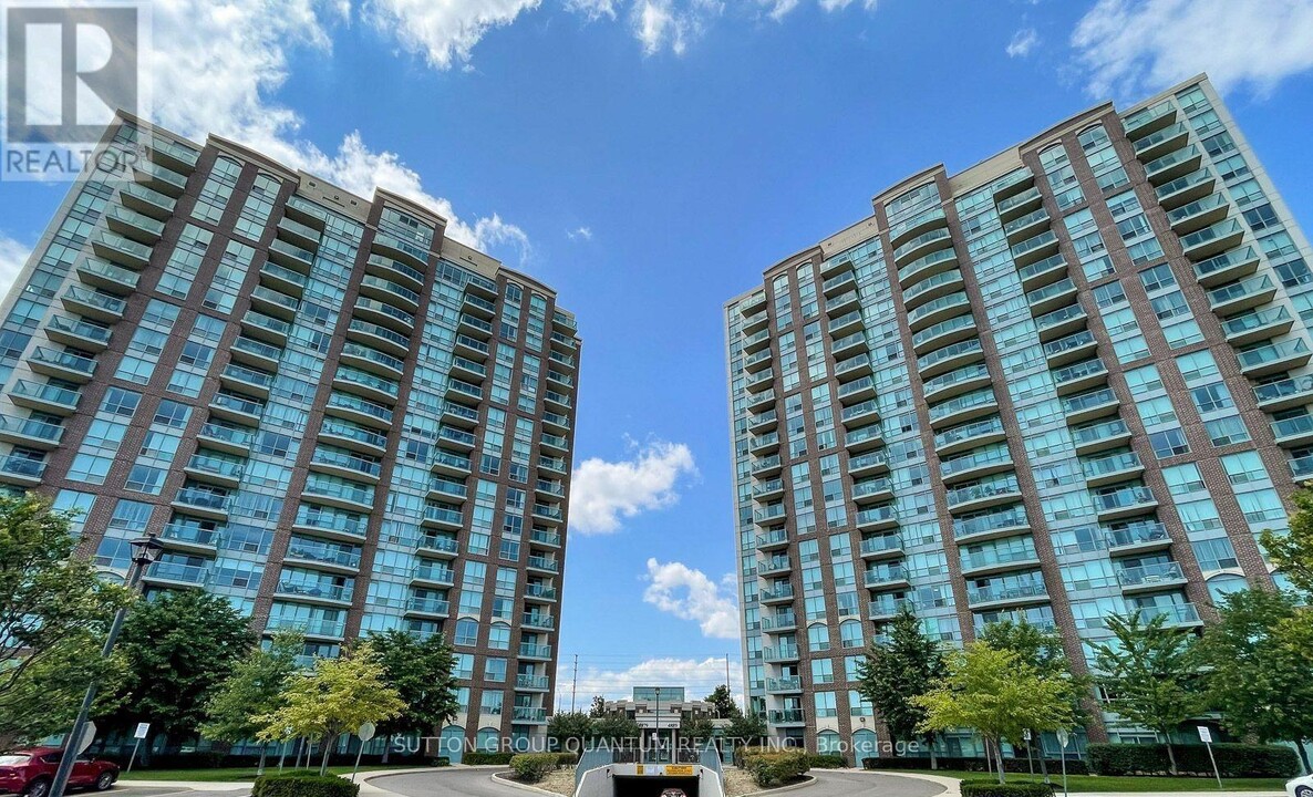 4889-4889 Kimbermount Ave in Mississauga, ON - Building Photo