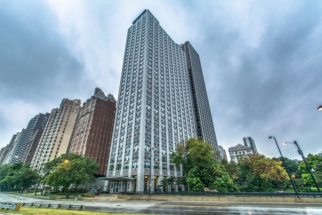 1550 N Lake Shore Dr, Unit 13G in Chicago, IL - Building Photo