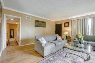 1811 S Alma St in Los Angeles, CA - Building Photo - Building Photo