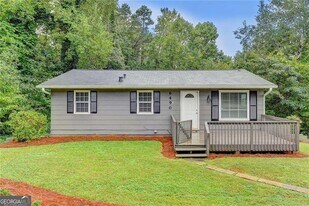 6490 Tuggle Dr in Buford, GA - Building Photo