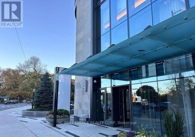 property at 585-2585 Bloor St E