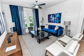 CODA Apartments in Orlando, FL - Foto de edificio - Building Photo