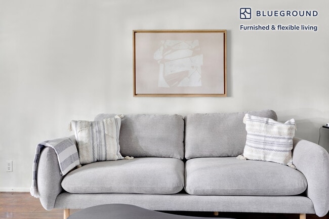 135 S Reeves Dr in Beverly Hills, CA - Building Photo - Building Photo