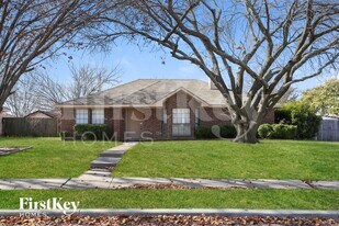 2321 Lakeshore Ln in Rowlett, TX - Building Photo
