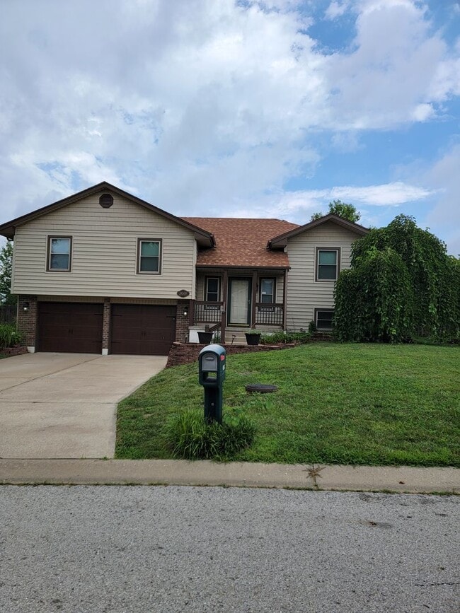 property at 18500 E Arrowhead Ln