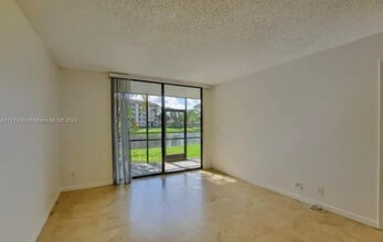 1232 S Military Trl, Unit 1914 in Deerfield Beach, FL - Building Photo - Building Photo