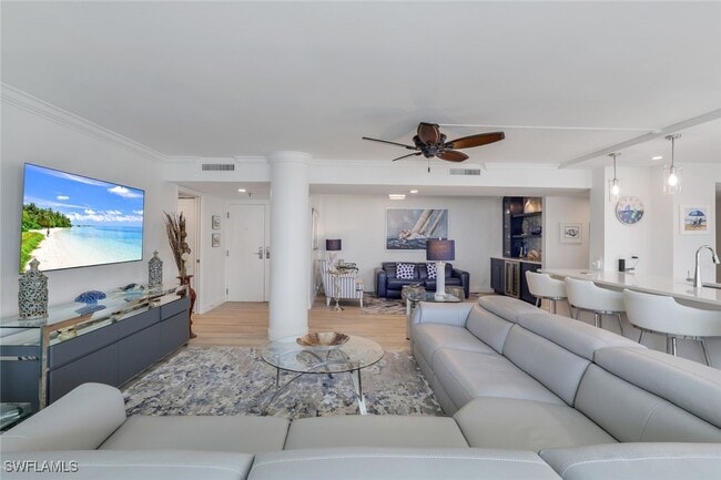 property at 4041 Gulf Shore Blvd N