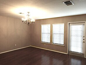 360 Whispering Hollow Dr in Kyle, TX - Building Photo - Building Photo