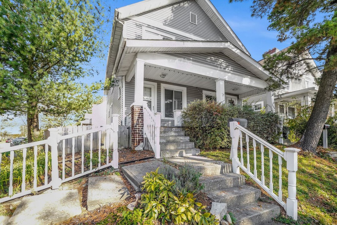 234-236-236 E Hudson St in Columbus, OH - Building Photo