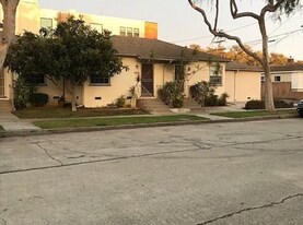 12470 Washington Pl, Unit 4004 in Los Angeles, CA - Building Photo