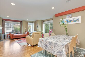 11709 16th Ave NE in Seattle, WA - Building Photo - Building Photo