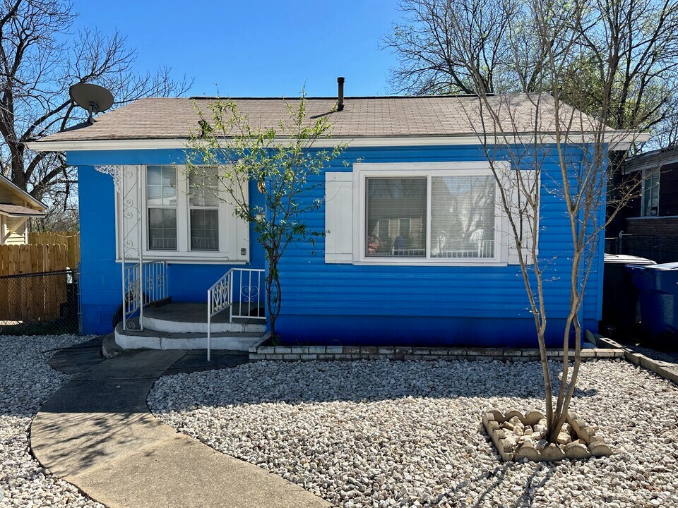 1030 Canton in San Antonio, TX - Building Photo