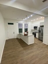 203 E Ellsworth St, Unit #2 in Columbia City, IN - Foto de edificio - Building Photo