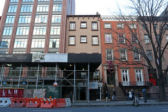 243 W 14th St in New York, NY - Building Photo - Building Photo