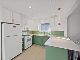 6 Jasmin Crescent in St Catharines, ON - Building Photo