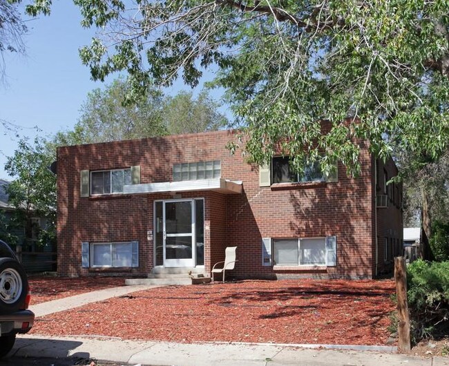 1734 Paris St in Aurora, CO - Foto de edificio - Building Photo