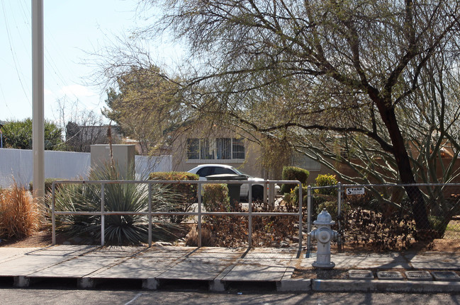 2509-2573 N Crow Creek in Tucson, AZ - Building Photo - Building Photo