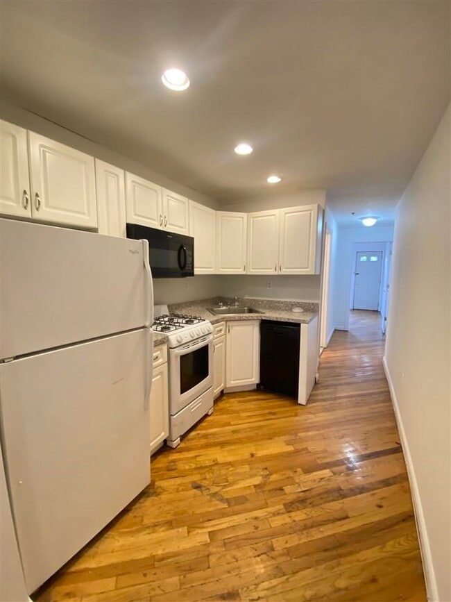 409 1st St in Hoboken, NJ - Foto de edificio - Building Photo