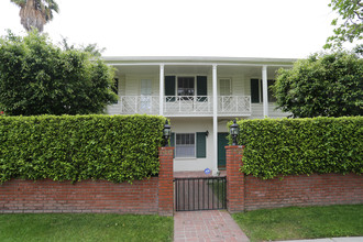 140 S Bedford Dr in Beverly Hills, CA - Building Photo - Building Photo