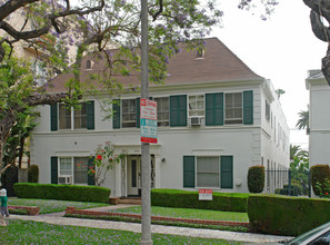 444 N Oakhurst Dr in Beverly Hills, CA - Building Photo - Building Photo