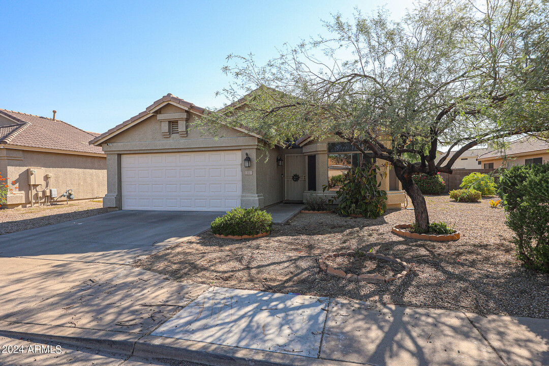 13021 N 30th St in Phoenix, AZ - Foto de edificio