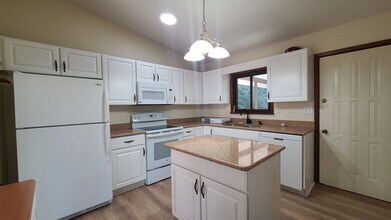 32 Honey Suckle Ridge Rd in Pisgah Forest, NC - Building Photo - Building Photo