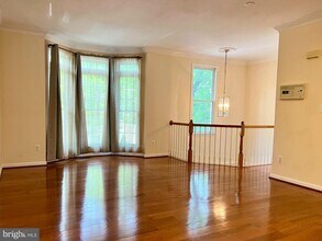 4057 Heatherstone Ct in Fairfax, VA - Foto de edificio - Building Photo