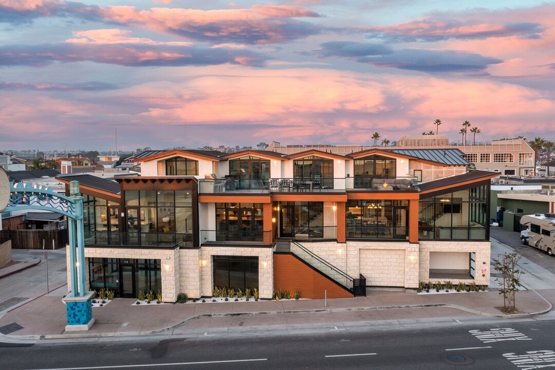 504 E Balboa Blvd in Newport Beach, CA - Building Photo