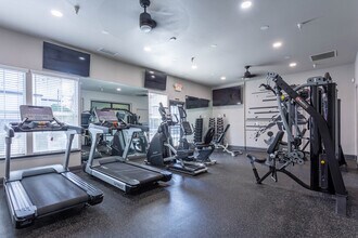 Luxe East in Fresno, CA - Building Photo - Interior Photo