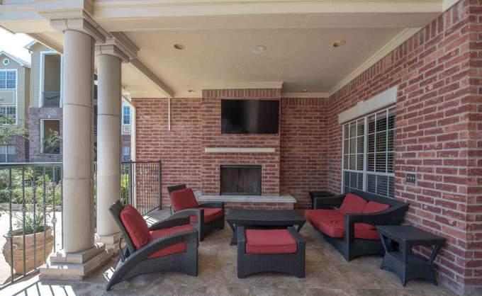 10000 Broadway St in Pearland, TX - Building Photo