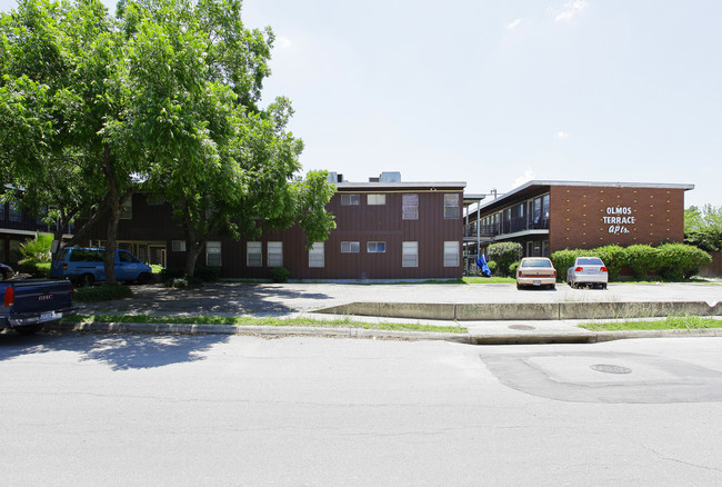 Olmos Terrace Apartments in San Antonio, TX - Building Photo - Building Photo