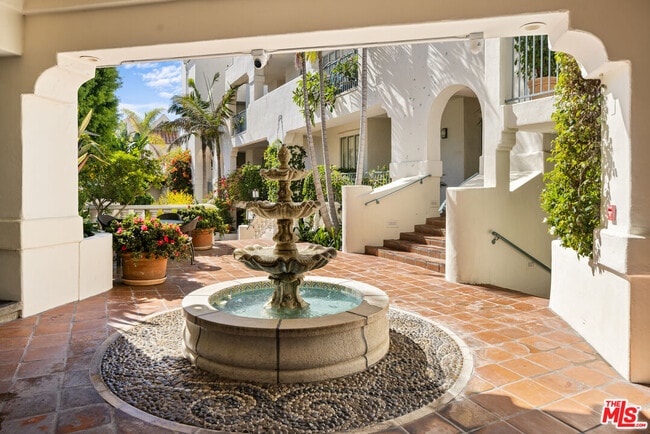 15500 Sunset Blvd in Los Angeles, CA - Building Photo - Building Photo