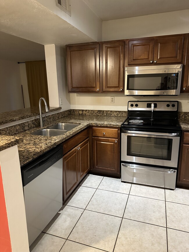 15721 SW 137th Ave in Miami, FL - Building Photo - Building Photo