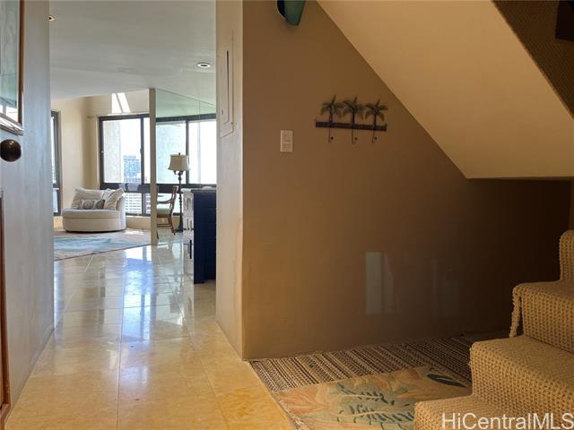 300 Wai Nani Way in Honolulu, HI - Building Photo - Building Photo