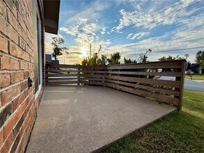 2613 W Oak St in Rogers, AR - Building Photo - Building Photo