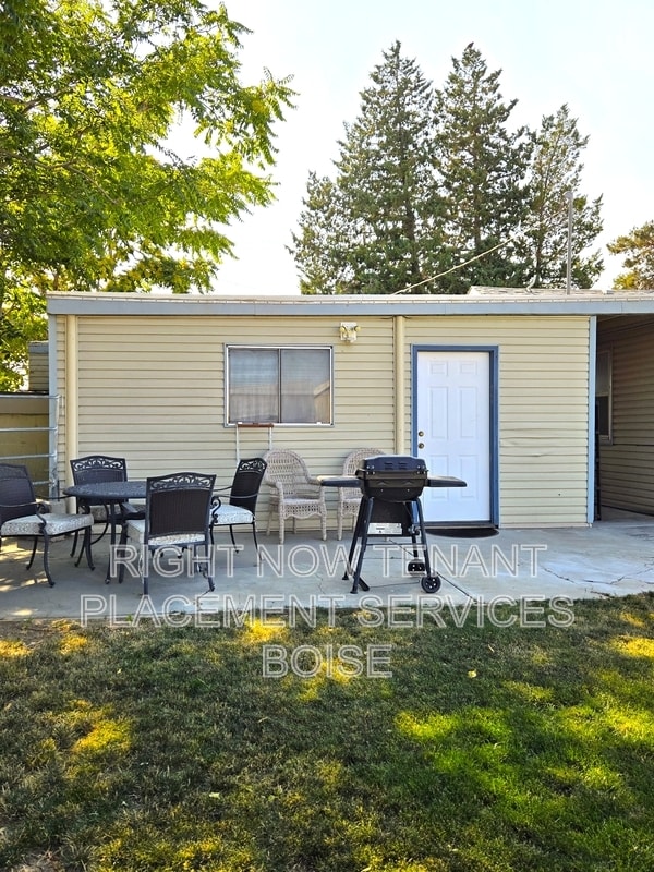 property at 15822 Riverside Rd