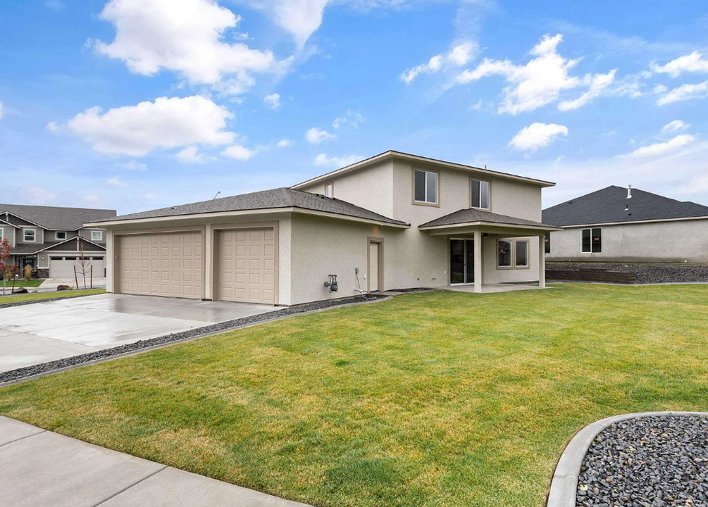 555 Summerview Ln in Richland, WA - Building Photo