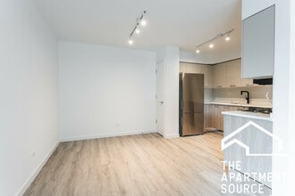 7621 N Sheridan Rd in Chicago, IL - Building Photo - Building Photo