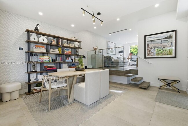 454 Fernwood Rd in Key Biscayne, FL - Building Photo - Building Photo