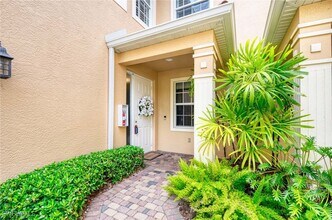 8649 Champions Point in Naples, FL - Foto de edificio - Building Photo