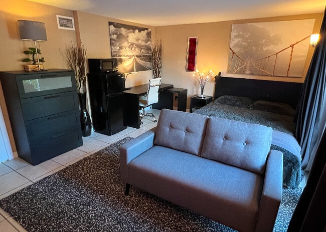 1310 Daytona Ave in Daytona Beach, FL - Building Photo - Building Photo