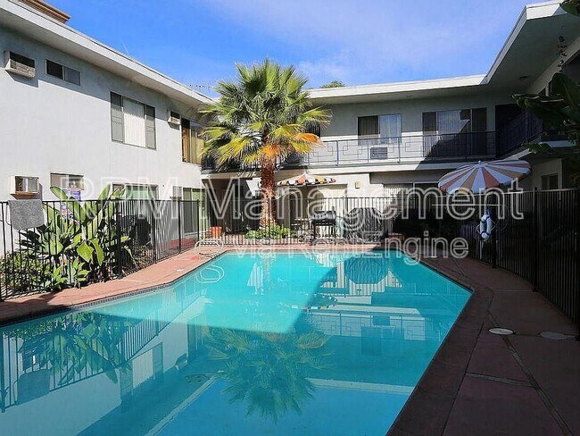11939 Albers St in Los Angeles, CA - Building Photo - Building Photo