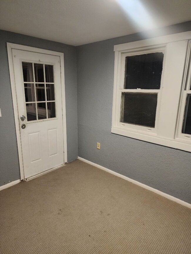 811 N Pine St, Unit #3 in Lansing, MI - Building Photo - Building Photo