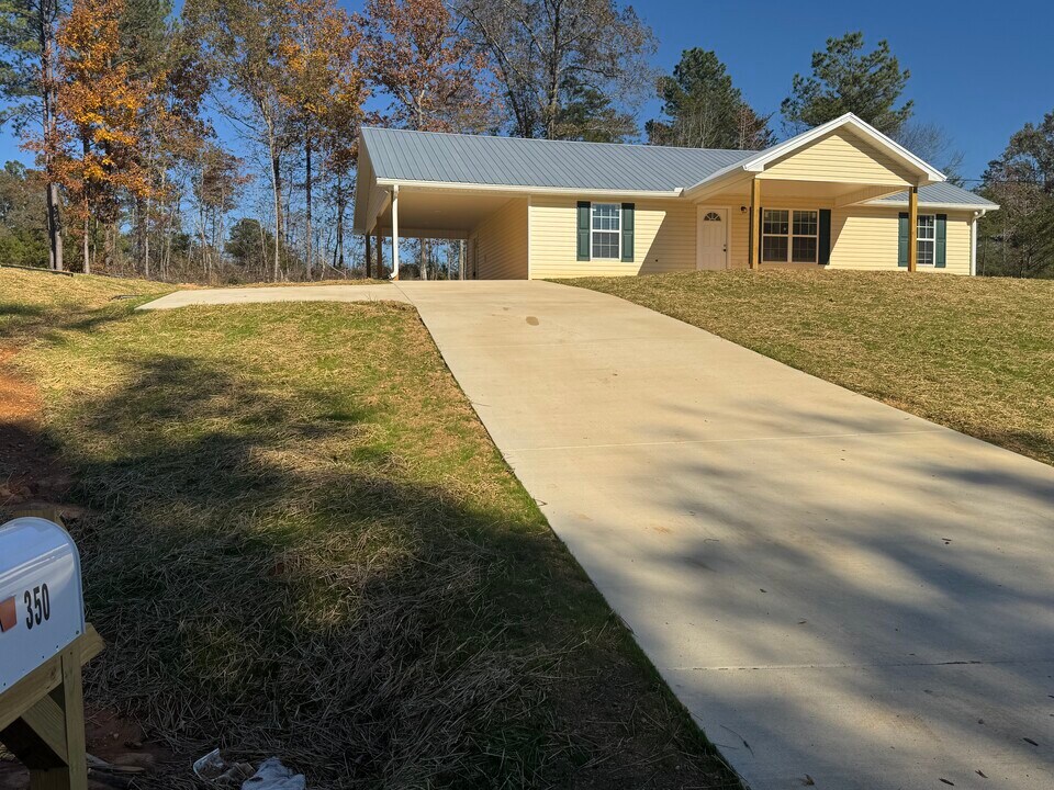 350 Silver Run Rd in Munford, AL - Foto de edificio