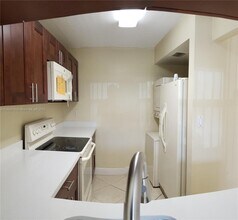 10015 Winding Lake Rd-Unit -103 in Sunrise, FL - Building Photo - Building Photo